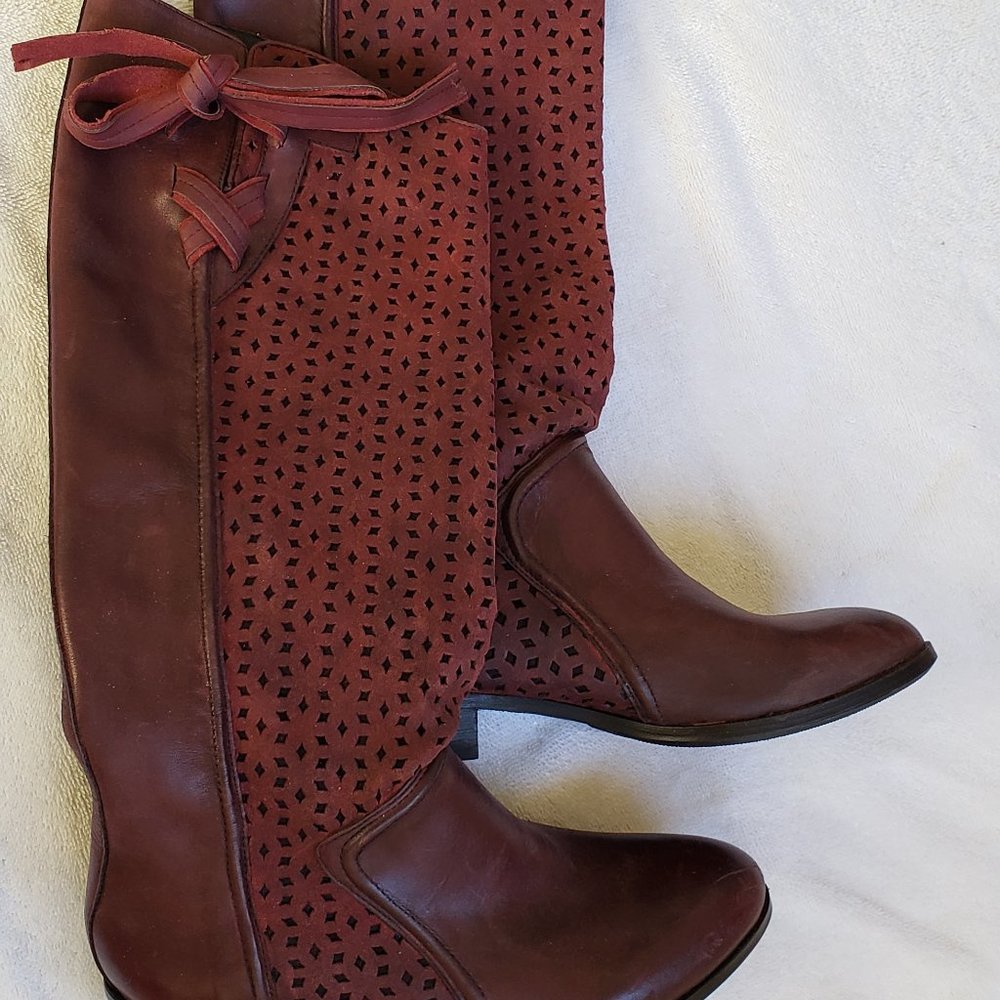 Anthropologie Knee-Hight Boots in Burgundy. US07. NEW